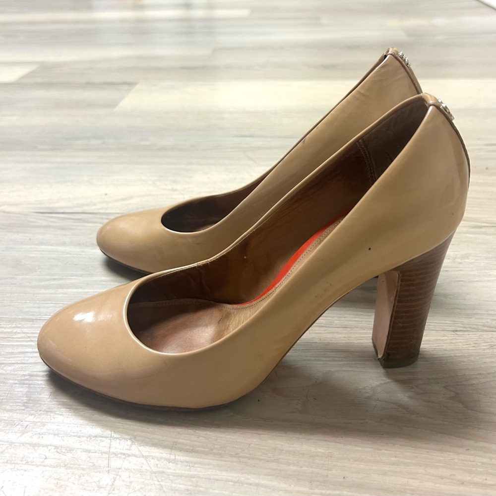 Coach Pumps Tan Patent Leather Classic Slip On Women Sz 9.5B Office Work Heels - Picture 11 of 12